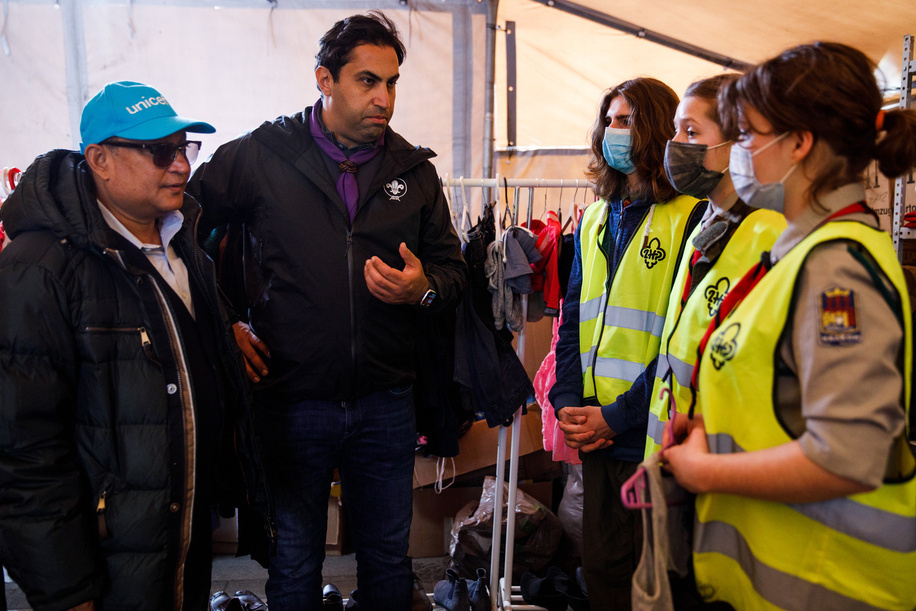 WOSM Secretary General Ahmad Alhendawi visits Poland, where Scouts & Guides are welcoming and helping refugees arriving from Ukraine.