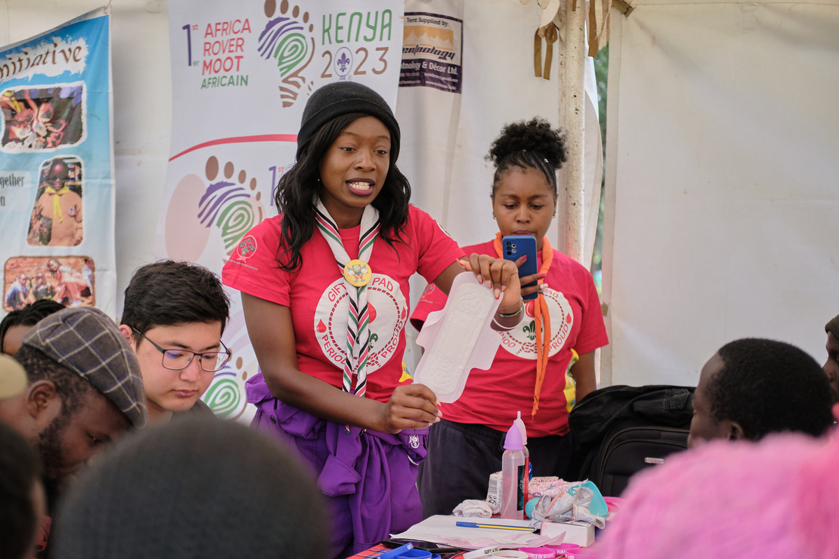 Onsite activities with various partners at the 1st Africa Rover Moot. Here, a group of Rovers gets educated about menstruation and products of personal hygiene.