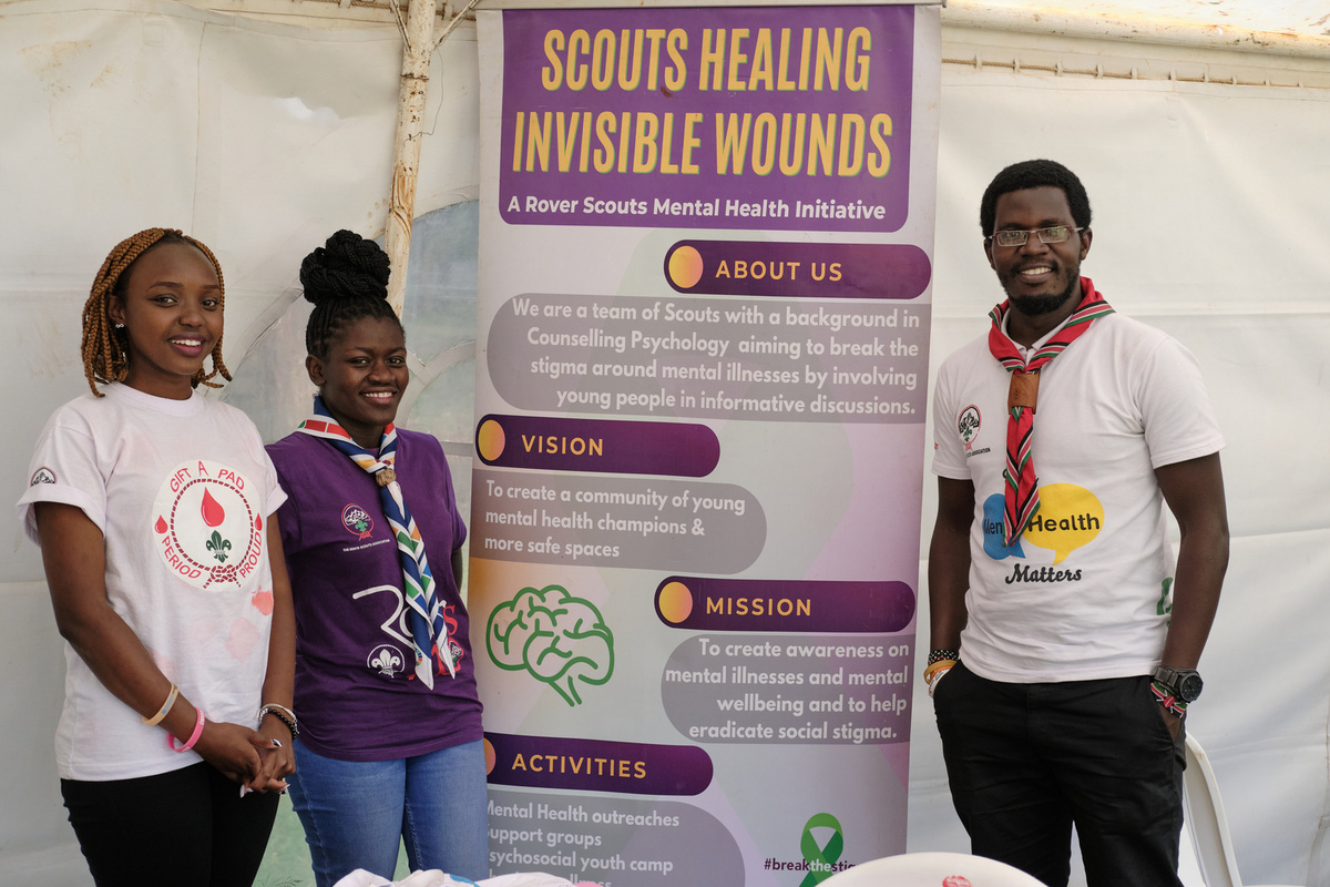 Onsite activities with various partners at the 1st Africa Rover Moot. Here, a project is presented that shall improve mental health.