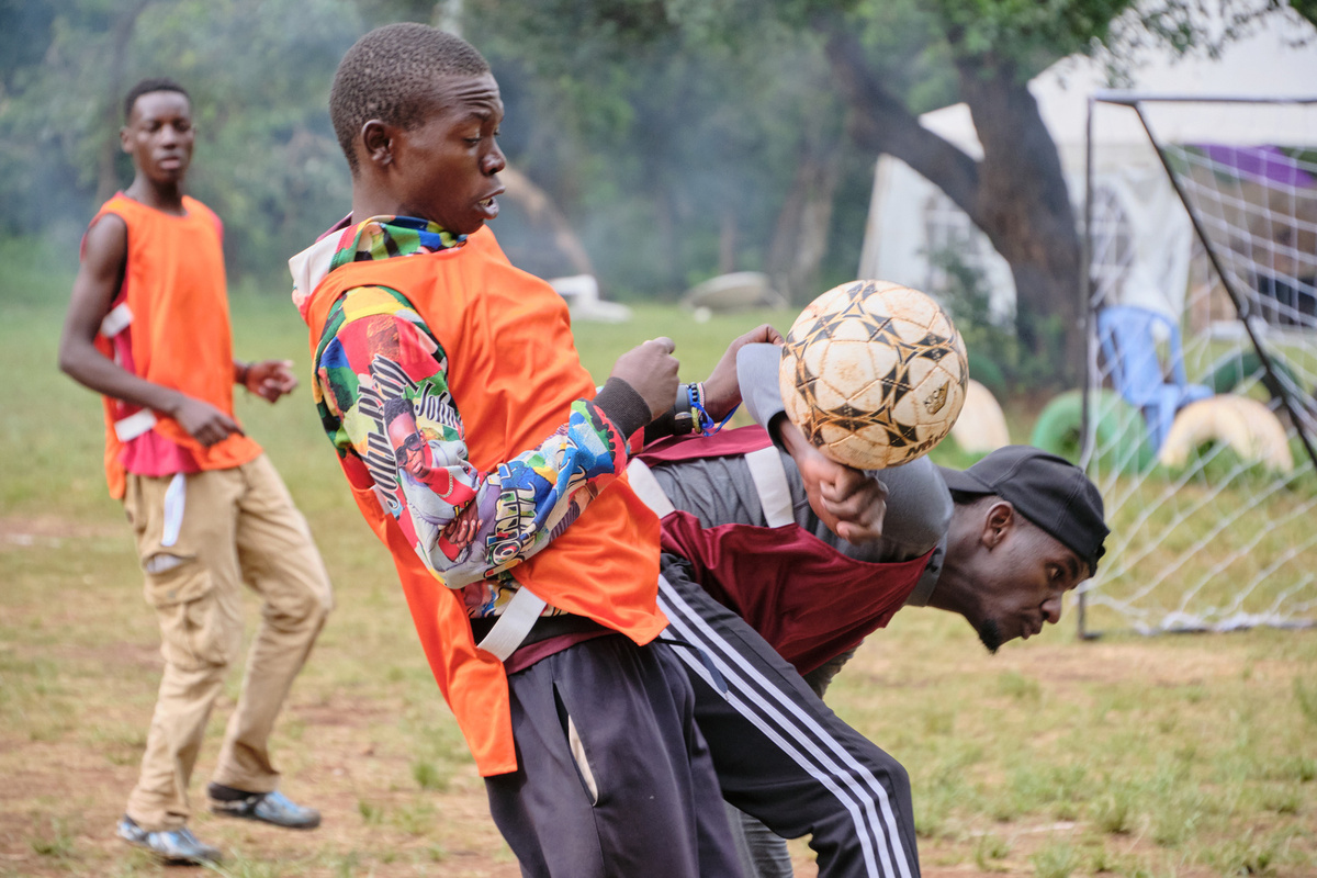 Everyday life during the 1st Africa Rover Moot – playing football or cards, washing clothes, chatting and having lunch together, making new friends and learning something new.