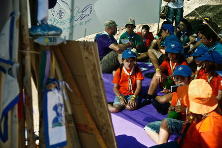 Messengers of Peace brought a workshop to the participants on the national scout jamboree organized by the major portuguese association Corpo Nacional de Escutas (CNE). Once there were more than 17 000 participants, including foreigners, this was the largest portuguese catholic jamboree ever.
