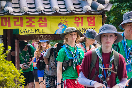 Irish troop arriving to the Jeonju Hanbyuk Cultural Center, as a part of an off-site activity called Jeonju Hanok Village Stamp for the 25th World Scout Jamboree. Photo by Andrea Sánchez.